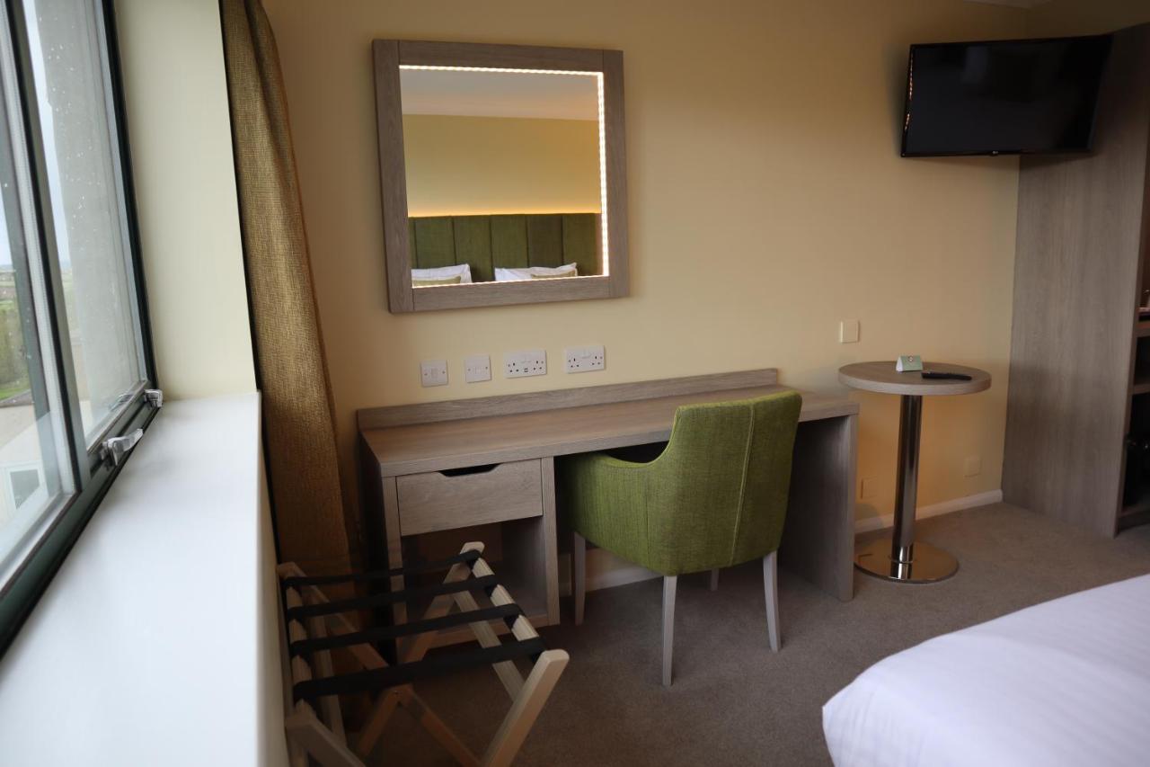 Hellidon Lakes Hotel Daventry Extérieur photo