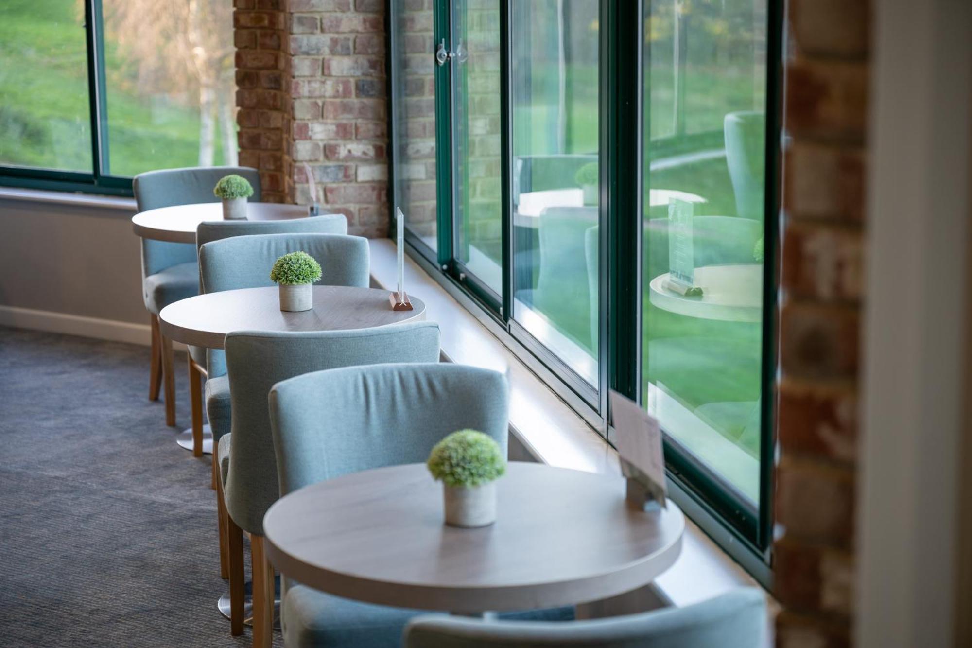 Hellidon Lakes Hotel Daventry Extérieur photo