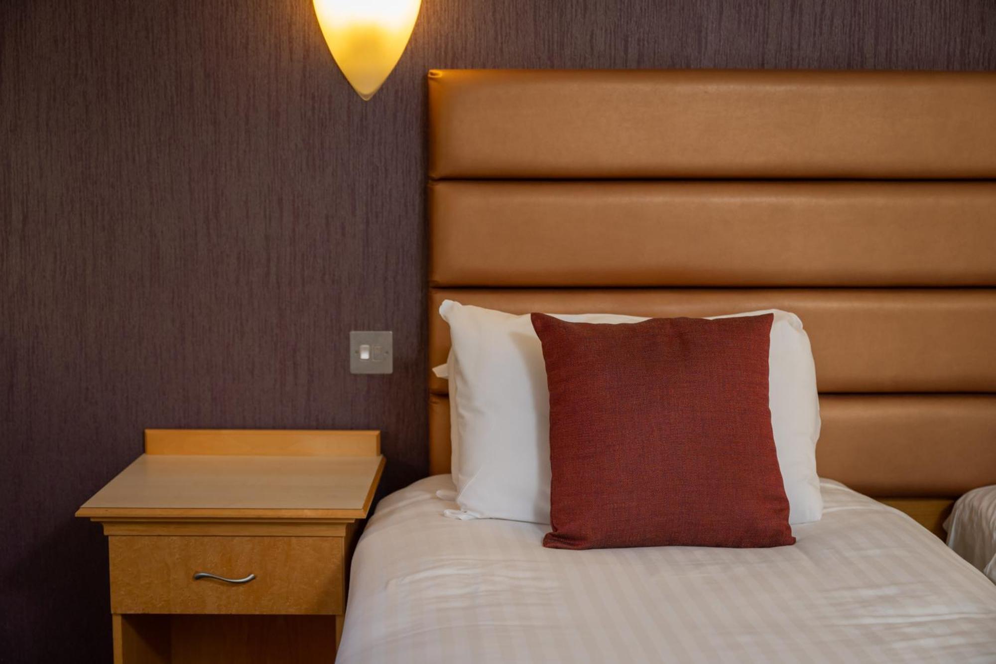 Hellidon Lakes Hotel Daventry Extérieur photo