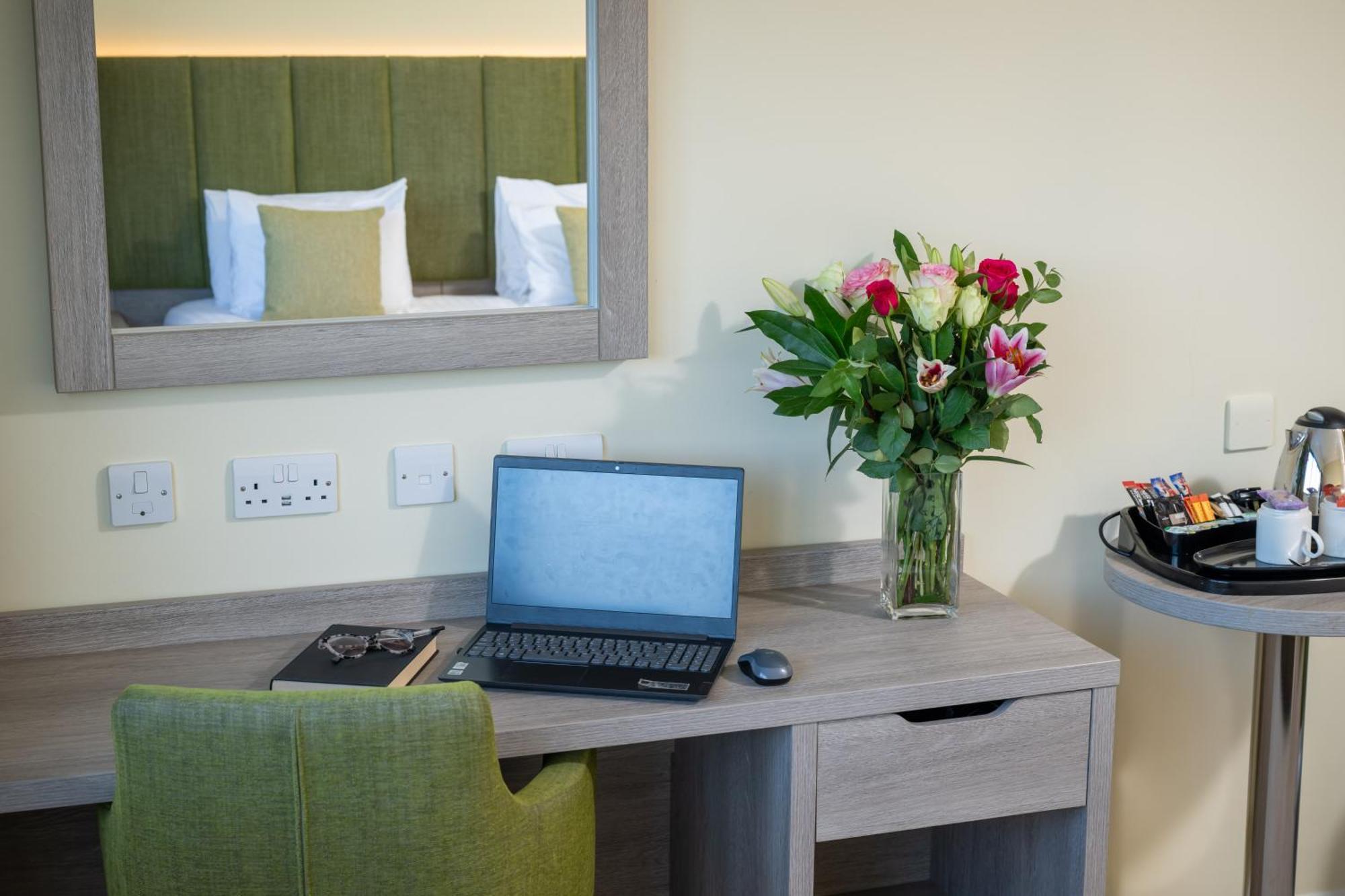 Hellidon Lakes Hotel Daventry Extérieur photo